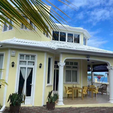 Villa Bella Charming Beachfront Guesthouse 蓝海湾 外观 照片